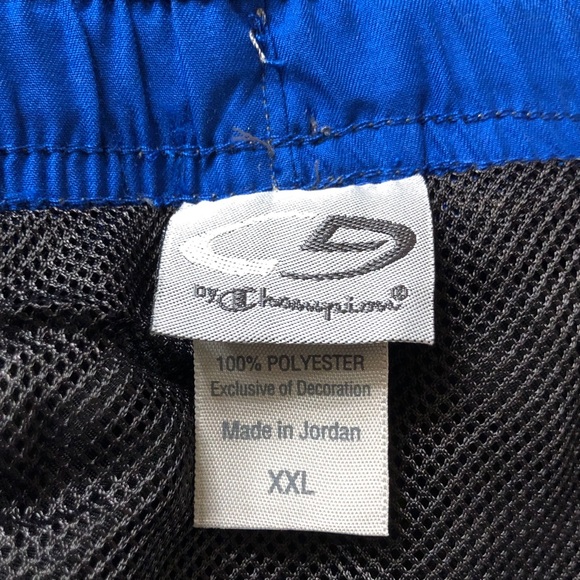 2 Pairs of Men’s Swim/Board Shorts Size: XXL - Picture 14 of 15